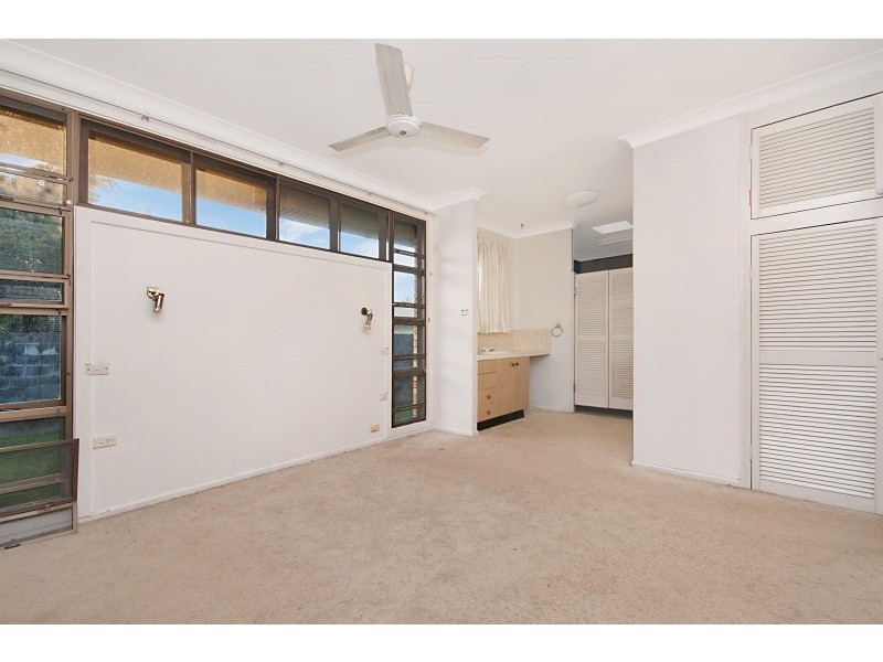 11 Winston Crescent, Kirwan QLD 4817