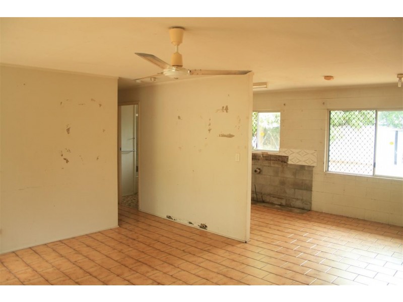 140 Miles Avenue, Kelso QLD 4815