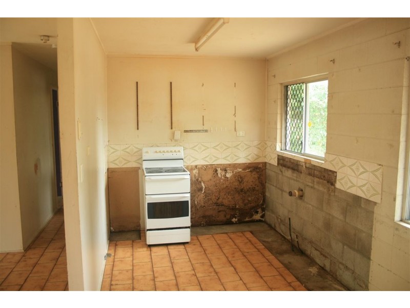 140 Miles Avenue, Kelso QLD 4815