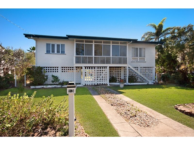 13 Esk Street, Rowes Bay QLD 4810