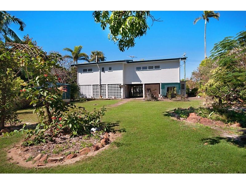 13 Esk Street, Rowes Bay QLD 4810