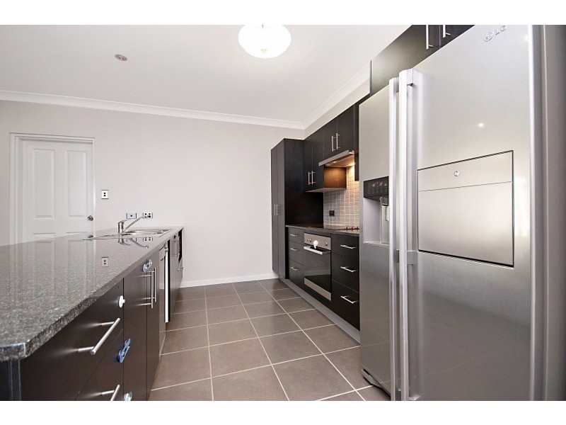 76 Corbett Street, Mount Louisa QLD 4814