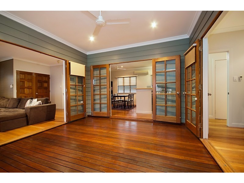 17 Sheerwater Parade, Douglas QLD 4814