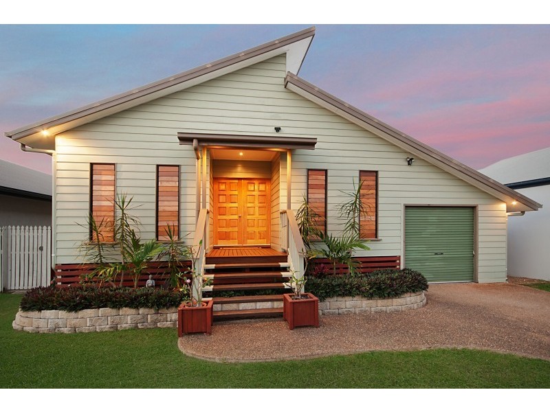 17 Sheerwater Parade, Douglas QLD 4814