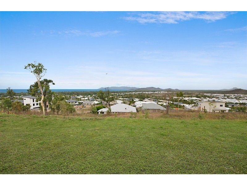 4 Bray Court, Bushland Beach QLD 4818