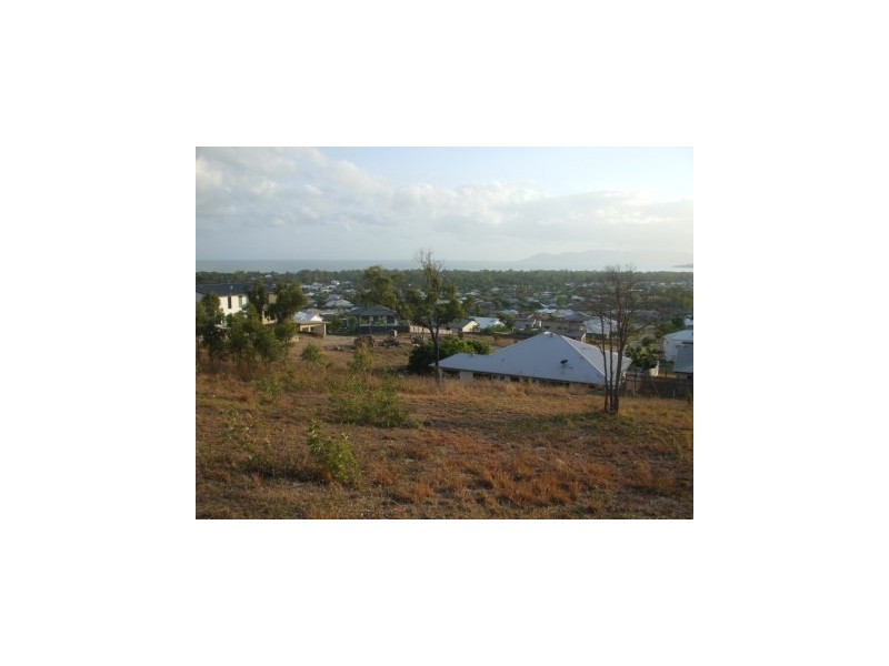 4 Bray Court, Bushland Beach QLD 4818