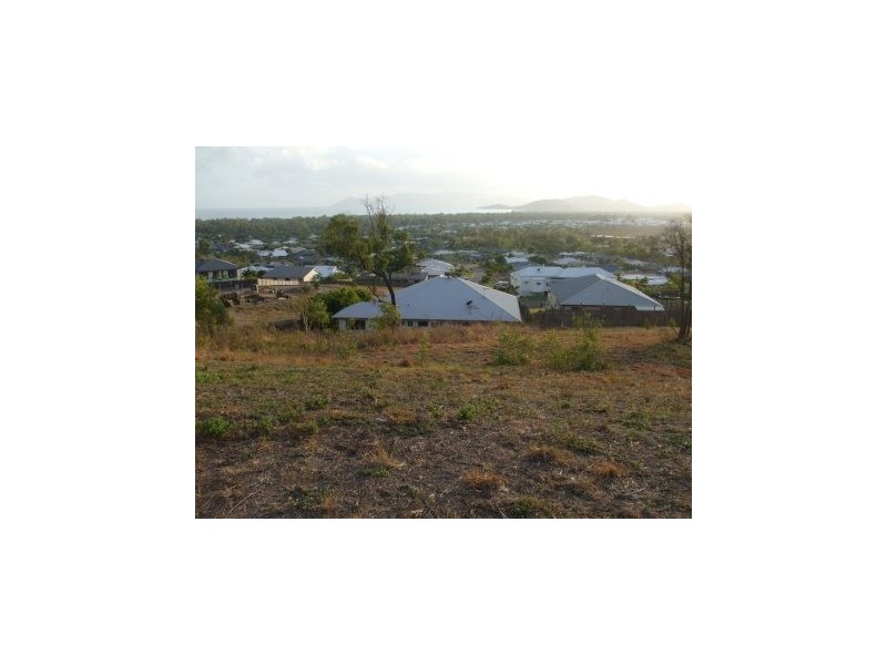 4 Bray Court, Bushland Beach QLD 4818