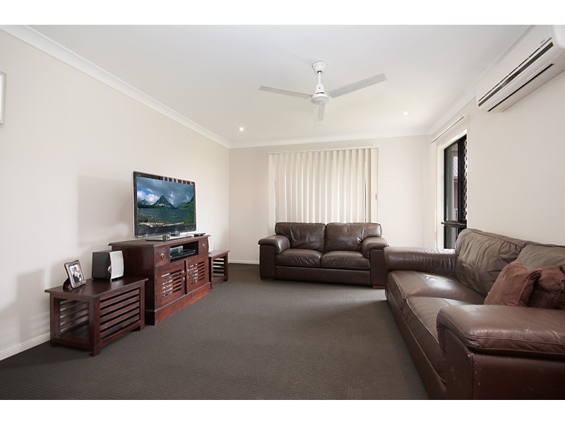 39 Eshelby Street, Bushland Beach QLD 4818