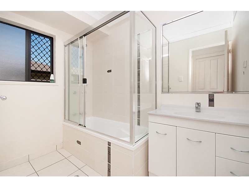 36 Dungurra Place, Bushland Beach QLD 4818