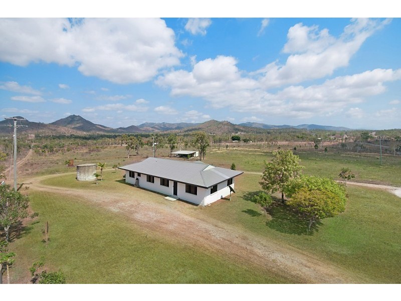 348 Valley Drive, Oak Valley QLD 4811