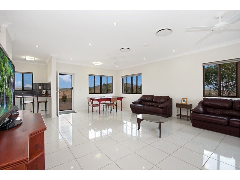 348 Valley Drive, Oak Valley QLD 4811