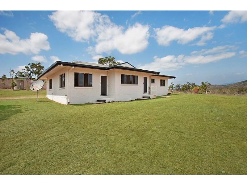 348 Valley Drive, Oak Valley QLD 4811