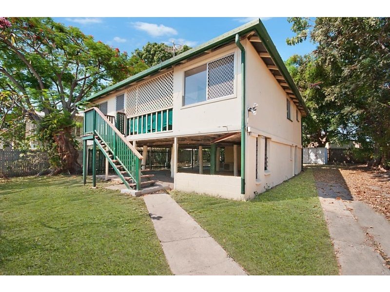 11 Clarendon Street, Hyde Park QLD 4812