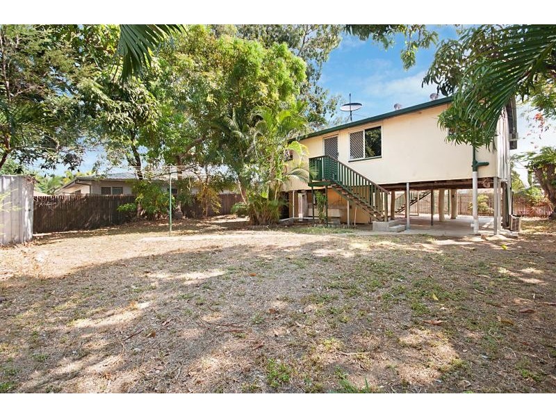 11 Clarendon Street, Hyde Park QLD 4812