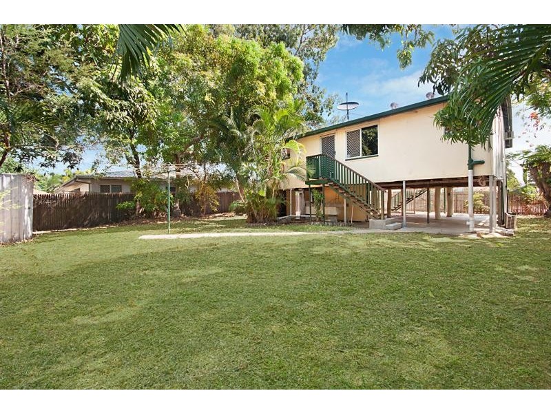 11 Clarendon Street, Hyde Park QLD 4812