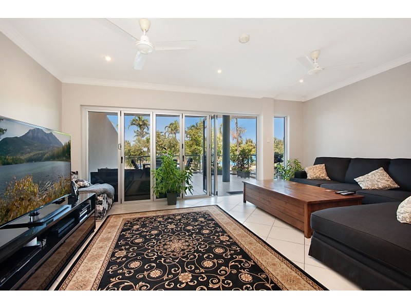 2/120 The Strand, North Ward QLD 4810