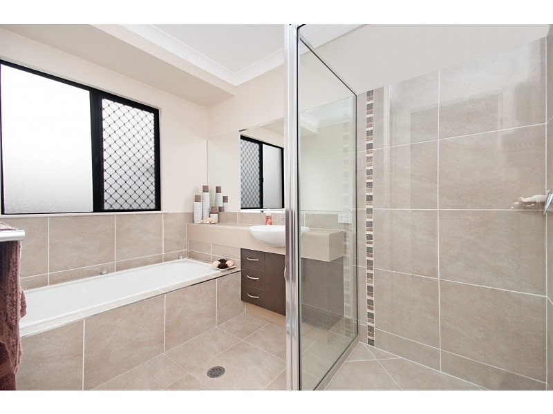 19 Dillon Street, Mount Louisa QLD 4814