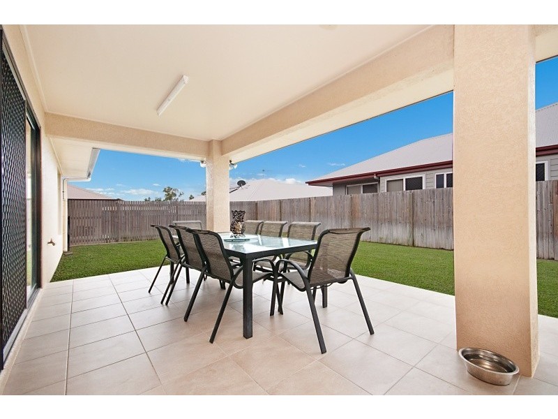 19 Dillon Street, Mount Louisa QLD 4814