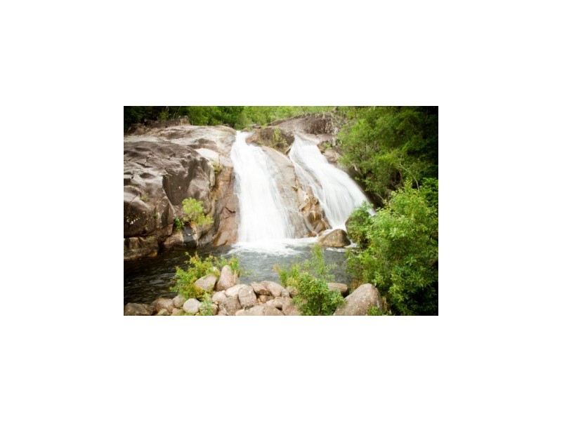 1046 Woodstock Giru Road, Mount Surround QLD 4809