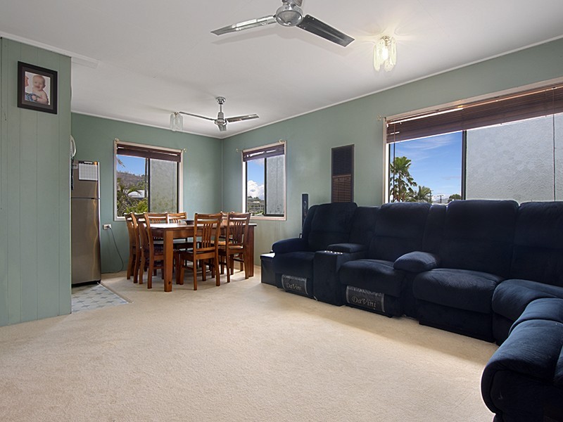 9 Ives Street, Kirwan QLD 4817