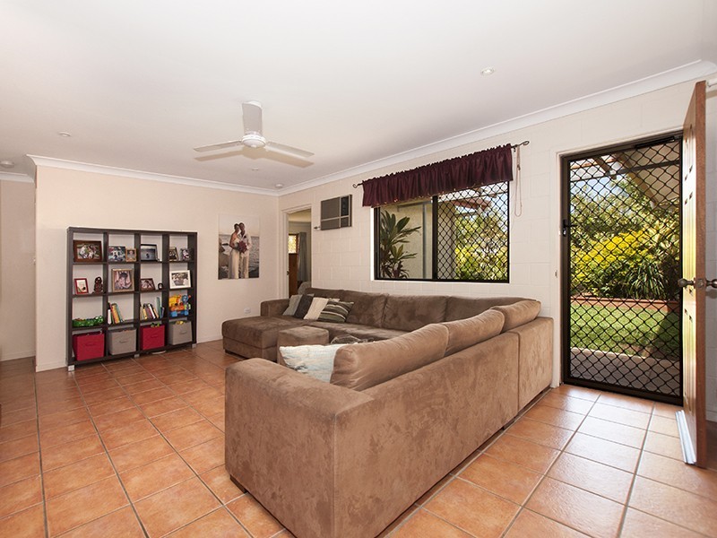 27 Whitsunday Drive, Kirwan QLD 4817