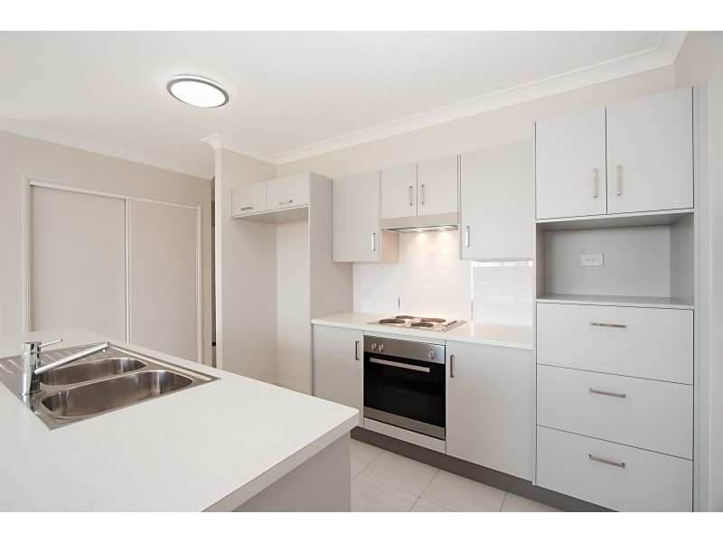 1 Yanooa Court, Bushland Beach QLD 4818