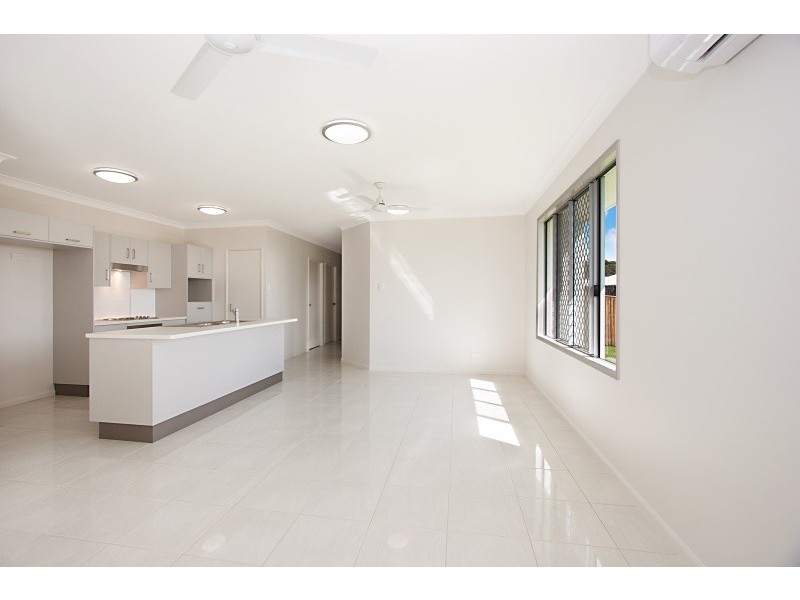 1 Yanooa Court, Bushland Beach QLD 4818