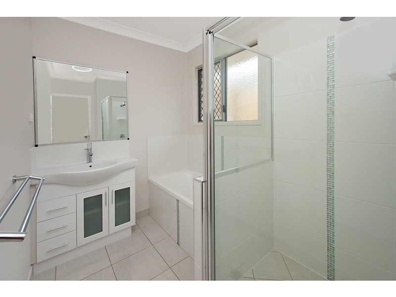 1 Yanooa Court, Bushland Beach QLD 4818