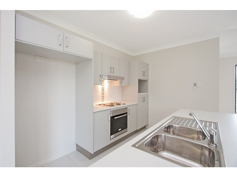 27 Tahlia Circuit, Mount Louisa QLD 4814