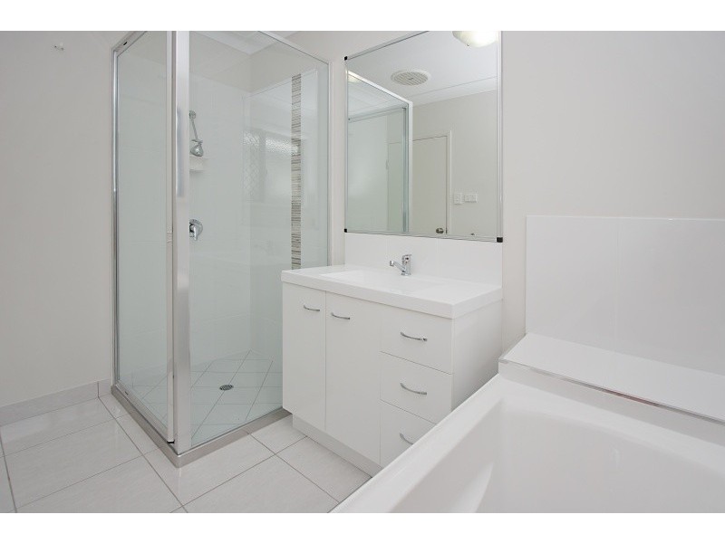 27 Tahlia Circuit, Mount Louisa QLD 4814