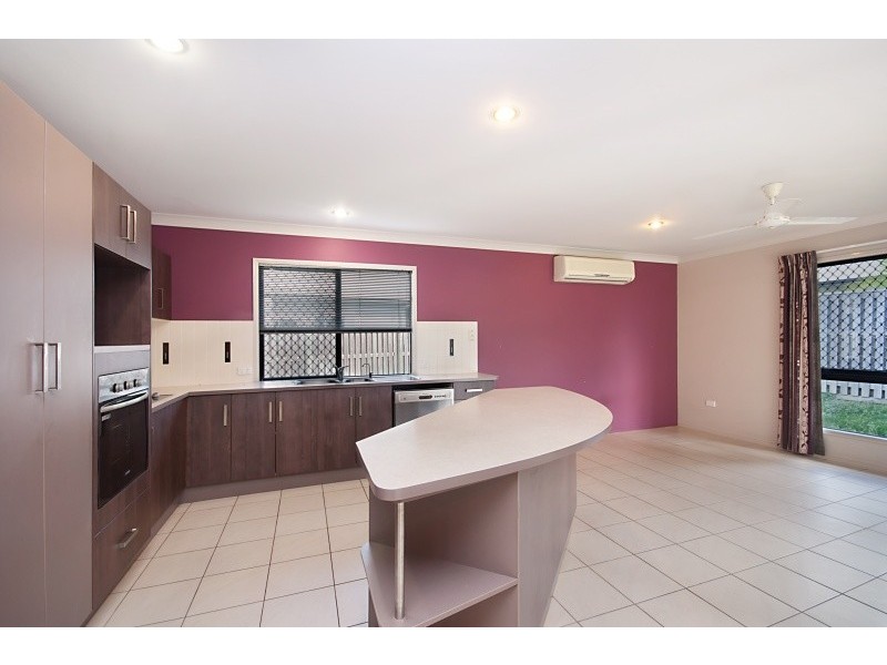 8 Bronte Court, Bushland Beach QLD 4818