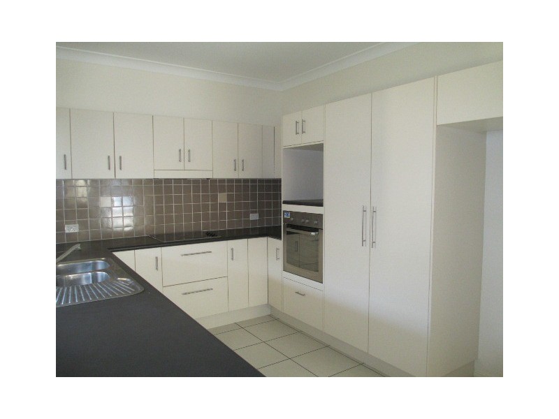 9 Strathburn St, Mount Louisa QLD 4814