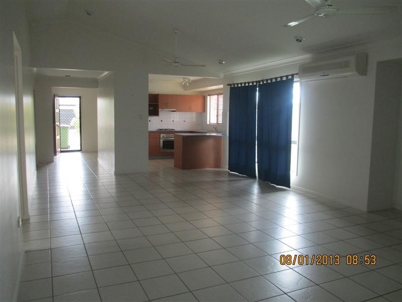 9 Cockatoo Cres, Douglas QLD 4814