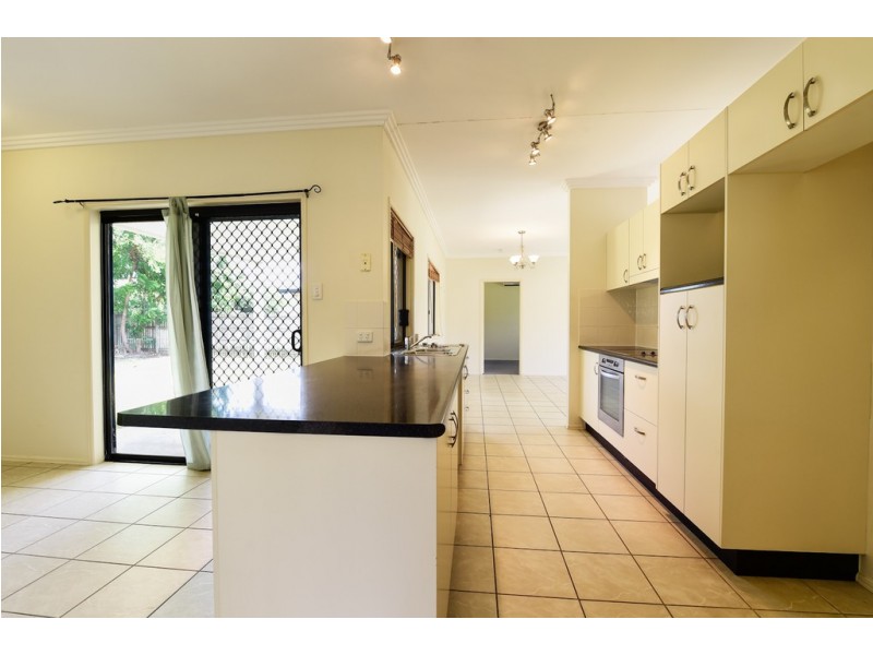 15 Heather Avenue, Rasmussen QLD 4815