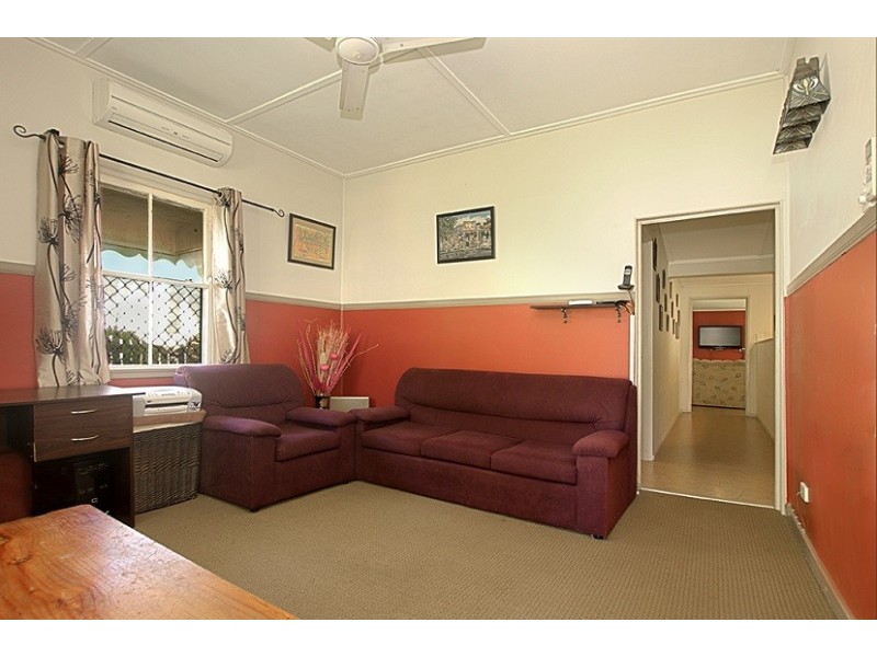 4 Leigh Street, West End QLD 4810