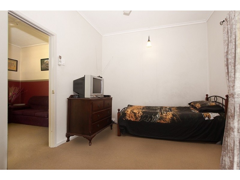 4 Leigh Street, West End QLD 4810