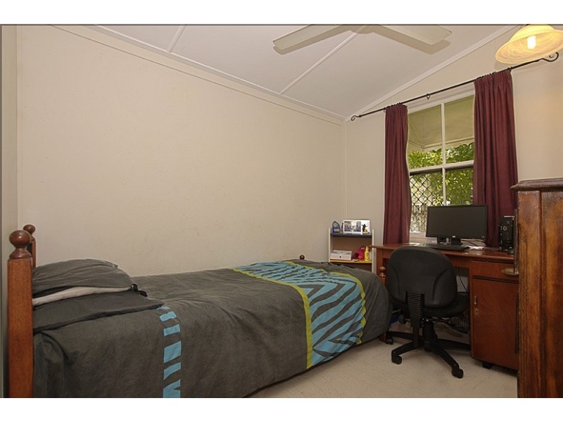 4 Leigh Street, West End QLD 4810