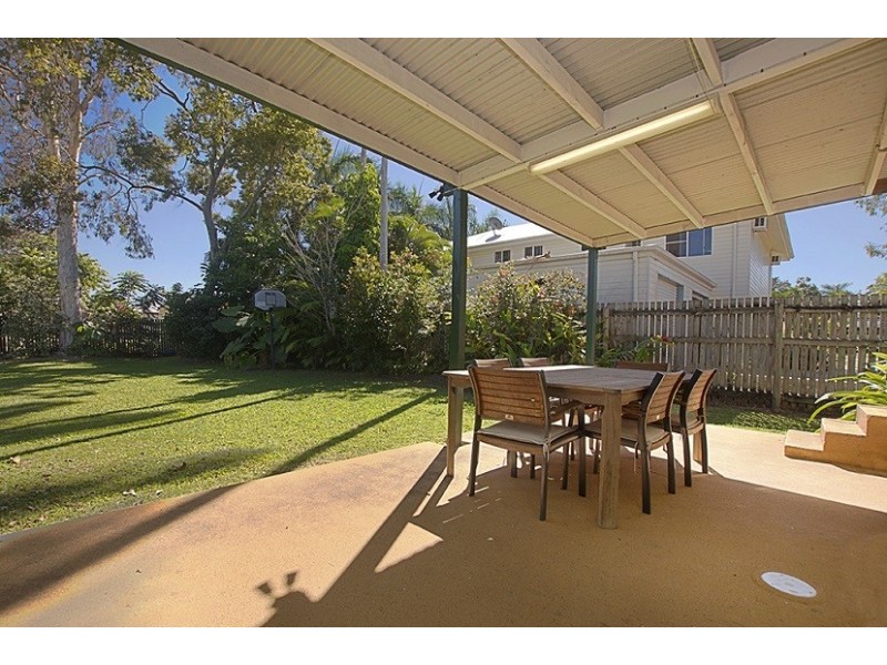 4 Leigh Street, West End QLD 4810