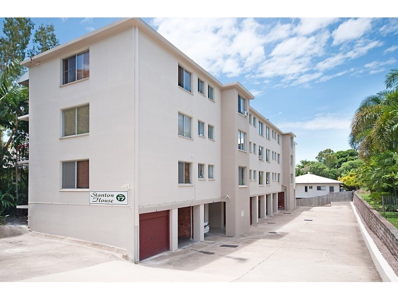 2/17 Stanton Terrace, North Ward QLD 4810