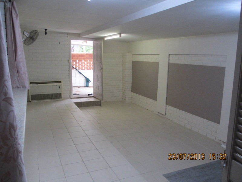 17 Rossiter Street, Cranbrook QLD 4814