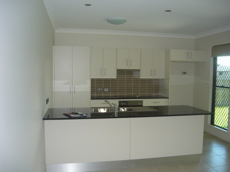 6 Atwood St, Mount Low QLD 4818