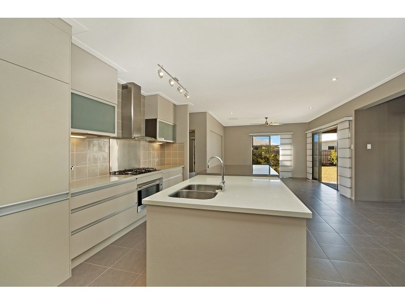 19 Apple Gum Avenue, Mount Low QLD 4818