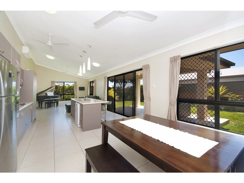 8 Balladonia Avenue, Mount Low QLD 4818