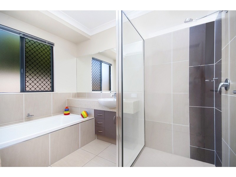 8 Balladonia Avenue, Mount Low QLD 4818