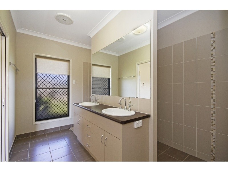 31 Shoalmarra Drive, Mount Low QLD 4818