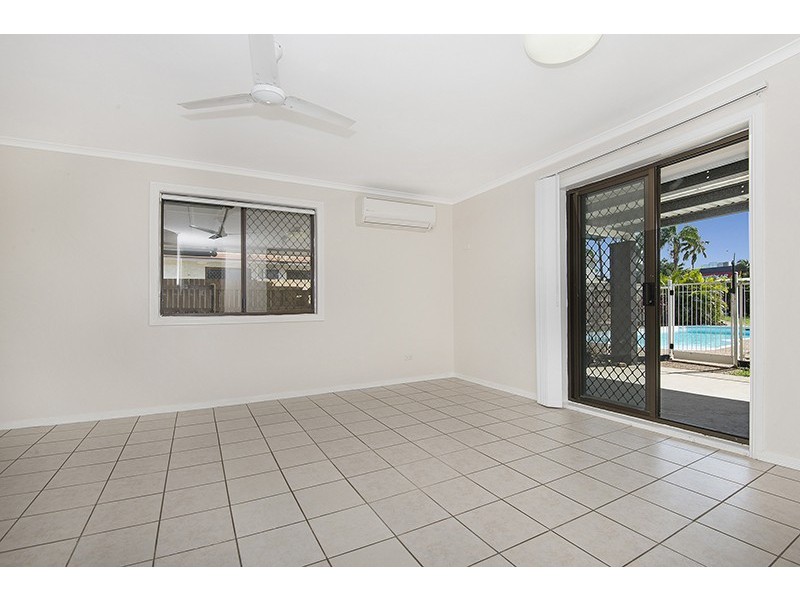 70 Whitsunday Drive, Kirwan QLD 4817