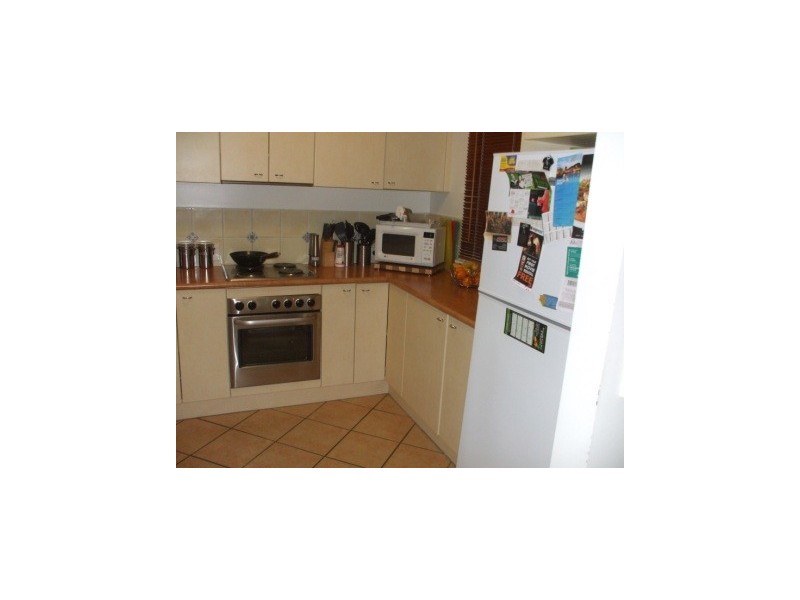 7/24 Martinez Avemue, West End QLD 4810