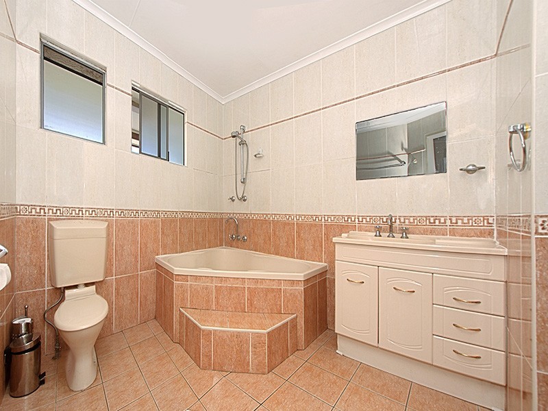 39 Crocker Street, Kirwan QLD 4817