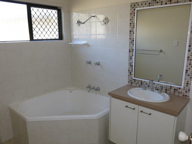 4 Ashburton Place, Douglas QLD 4814
