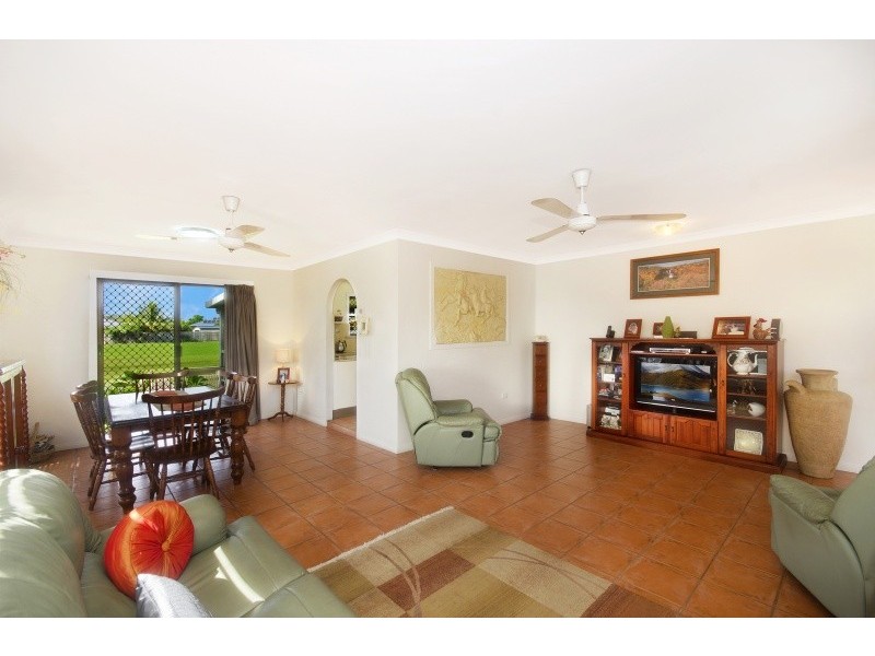 6 Lotus Court, Bushland Beach QLD 4818